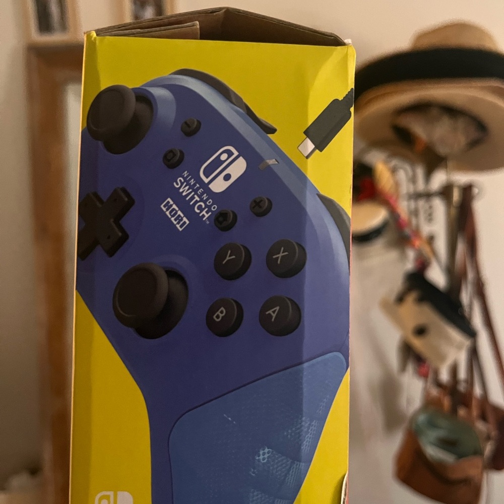 Nintendo switch controller - Picture 1 of 3